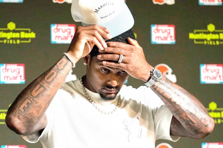 Watson calls booing by Browns fans 'disrespectful' and 'personal'